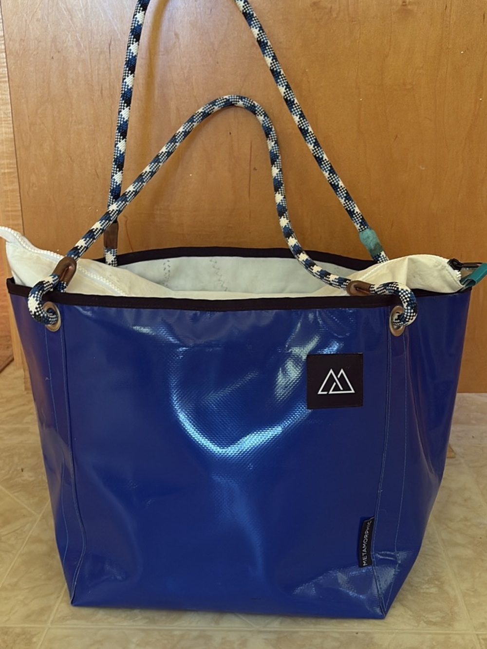 Metamorphic Zippered Tote